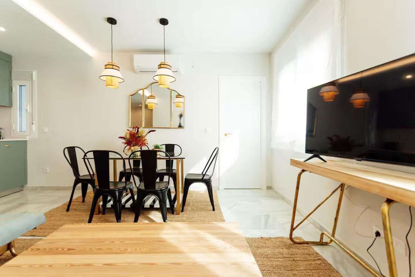 Reformed And Comfy- 2Bd 2Bth- Arenal Apartment Севиля Екстериор снимка