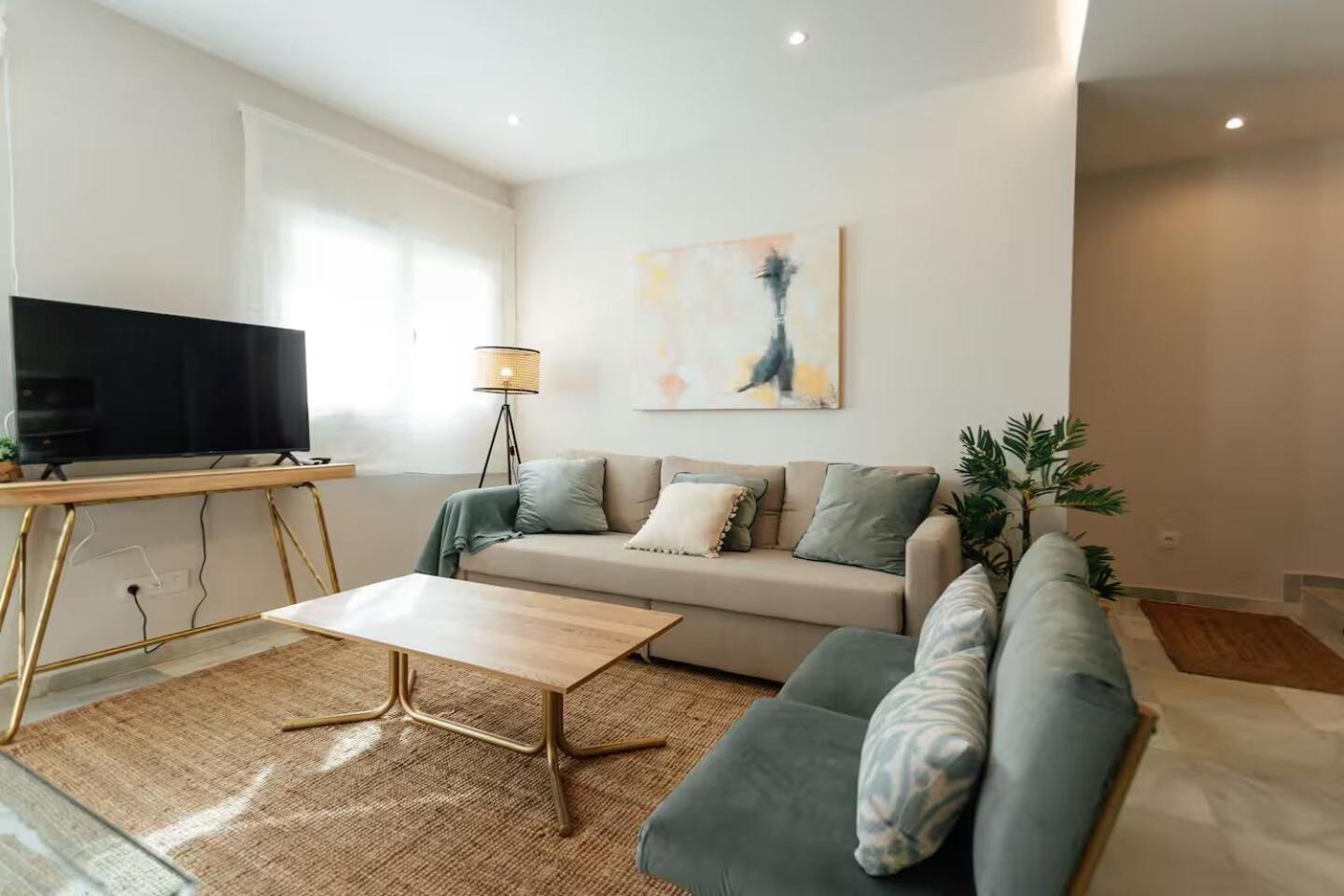 Reformed And Comfy- 2Bd 2Bth- Arenal Apartment Севиля Екстериор снимка