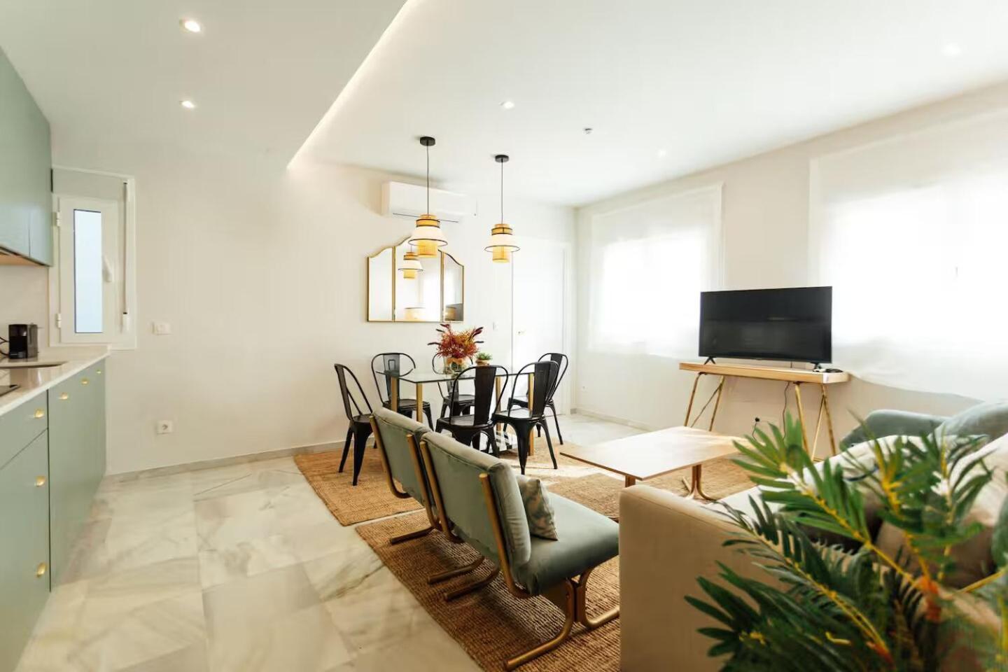 Reformed And Comfy- 2Bd 2Bth- Arenal Apartment Севиля Екстериор снимка