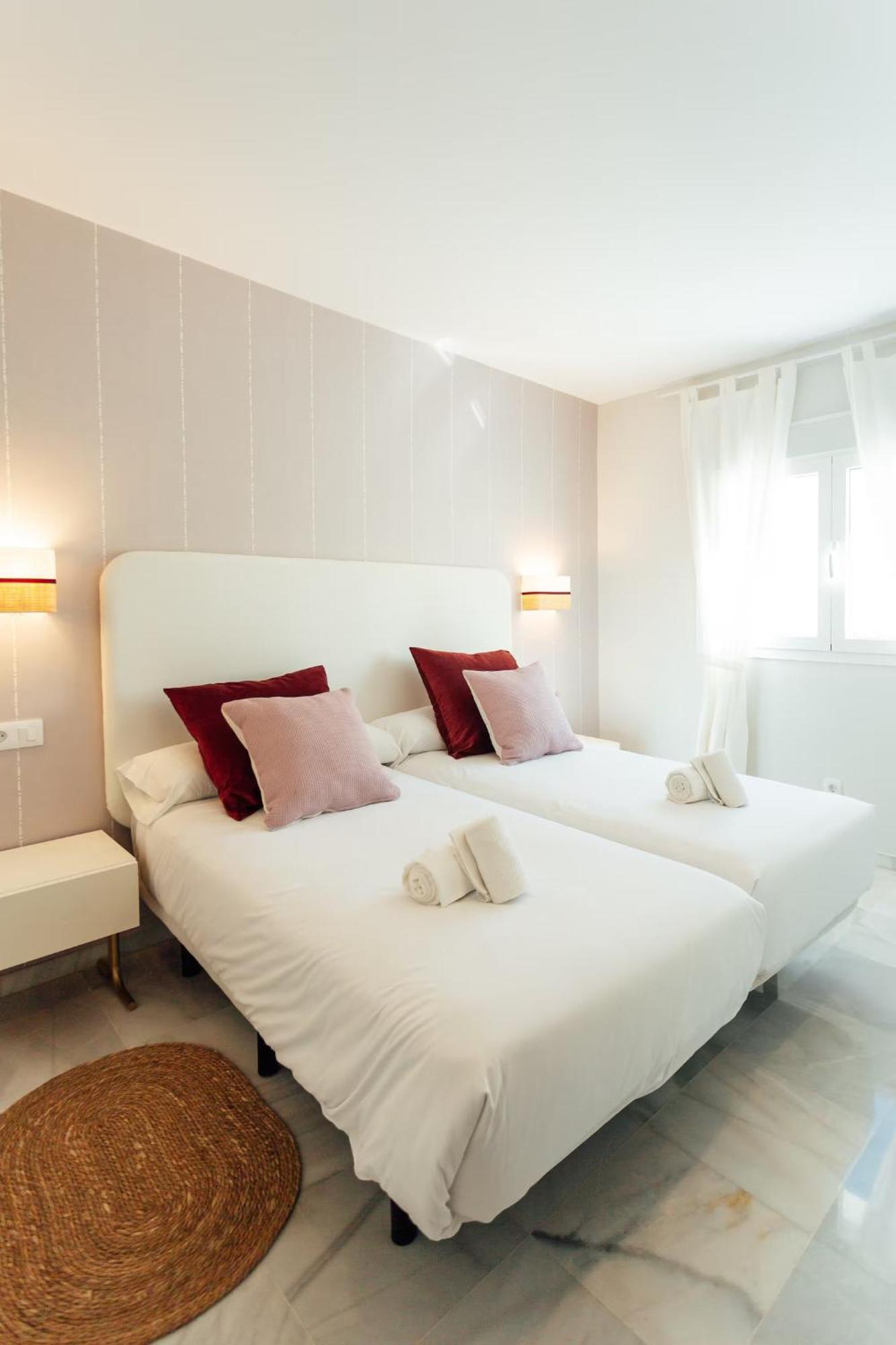 Reformed And Comfy- 2Bd 2Bth- Arenal Apartment Севиля Екстериор снимка