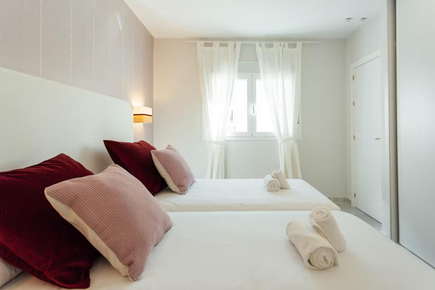 Reformed And Comfy- 2Bd 2Bth- Arenal Apartment Севиля Екстериор снимка