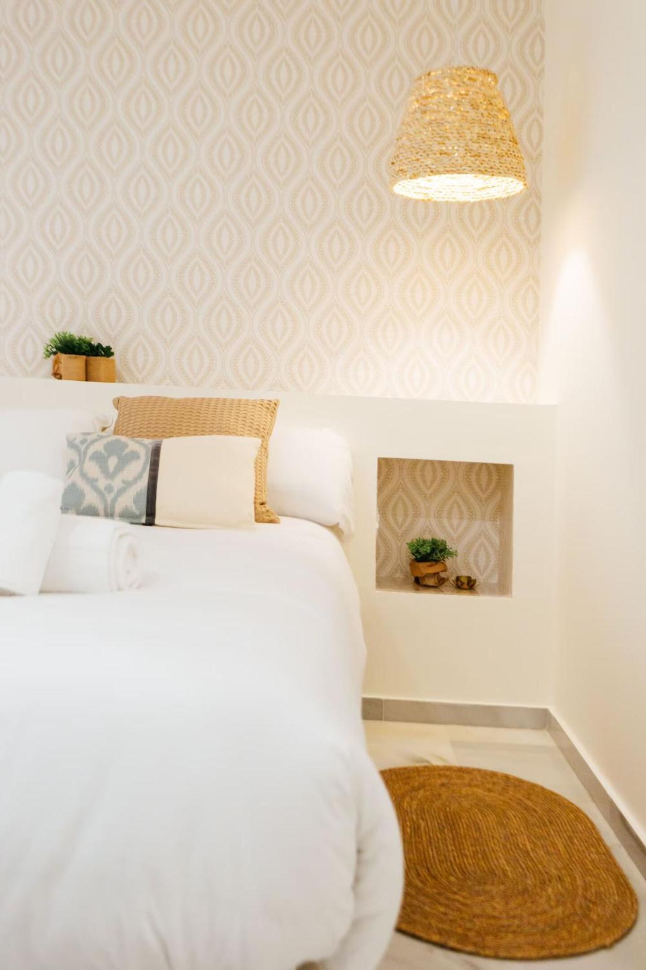 Reformed And Comfy- 2Bd 2Bth- Arenal Apartment Севиля Екстериор снимка
